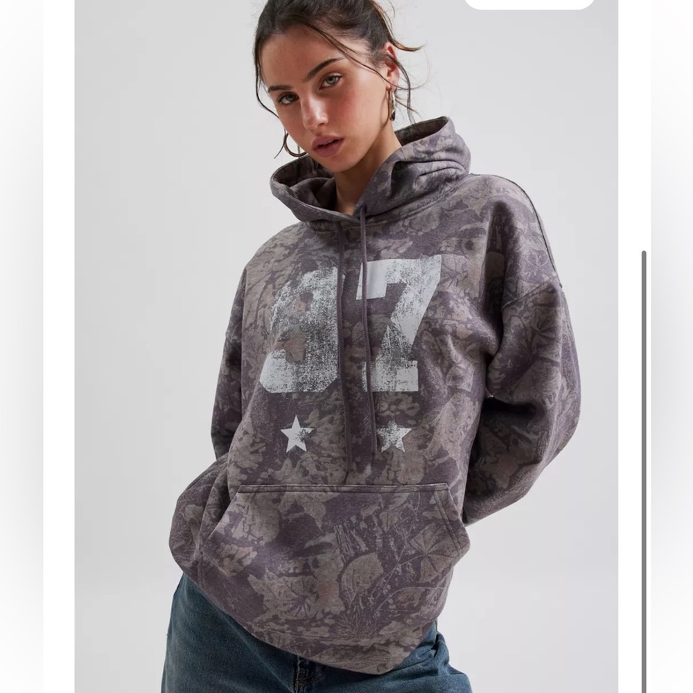 NWT Outfitters Camo Graphic Hoodie Sweatshirt L/XL